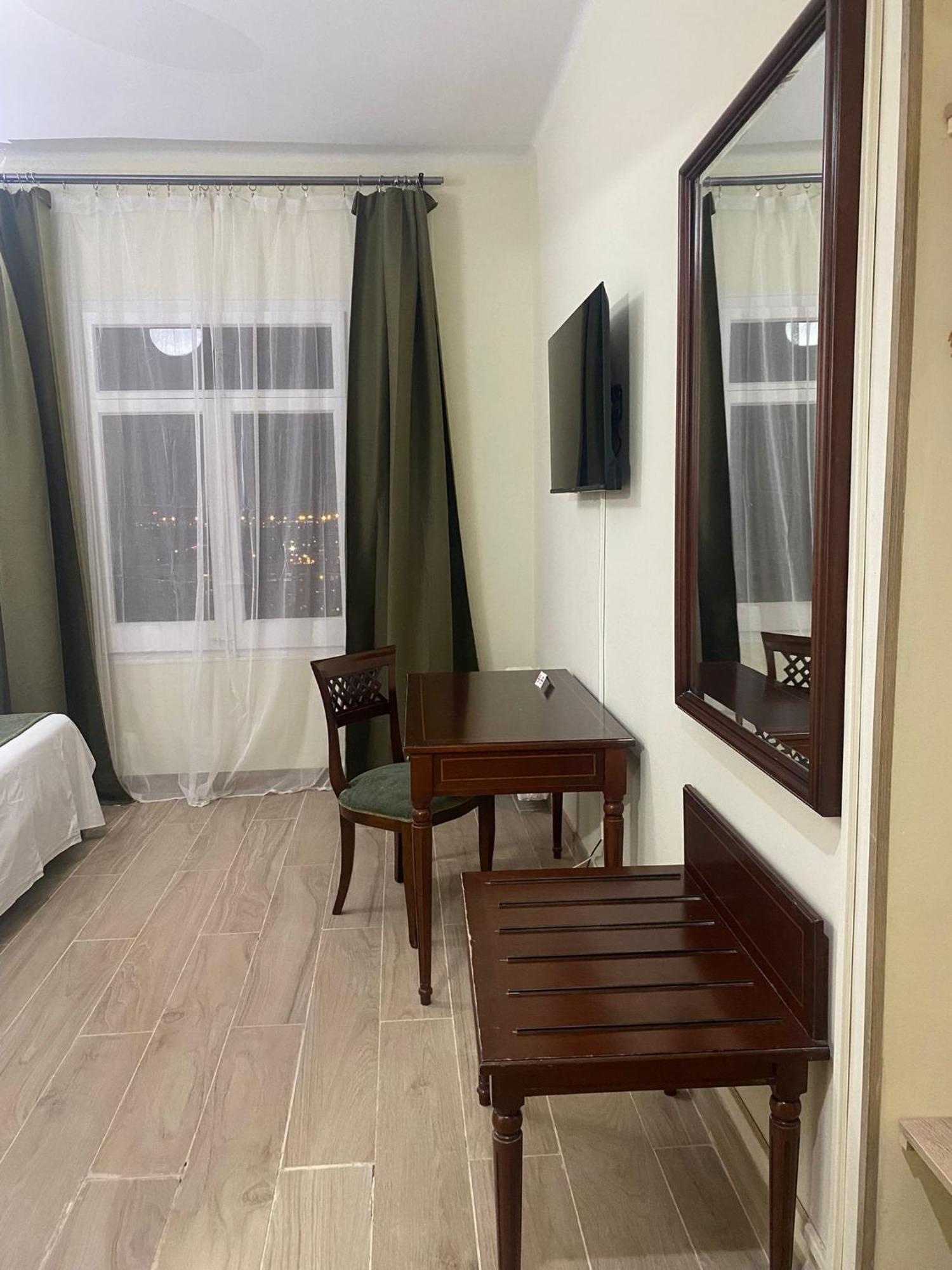 Hotel El Castell Сан-Бой-де-Льобрегат Экстерьер фото