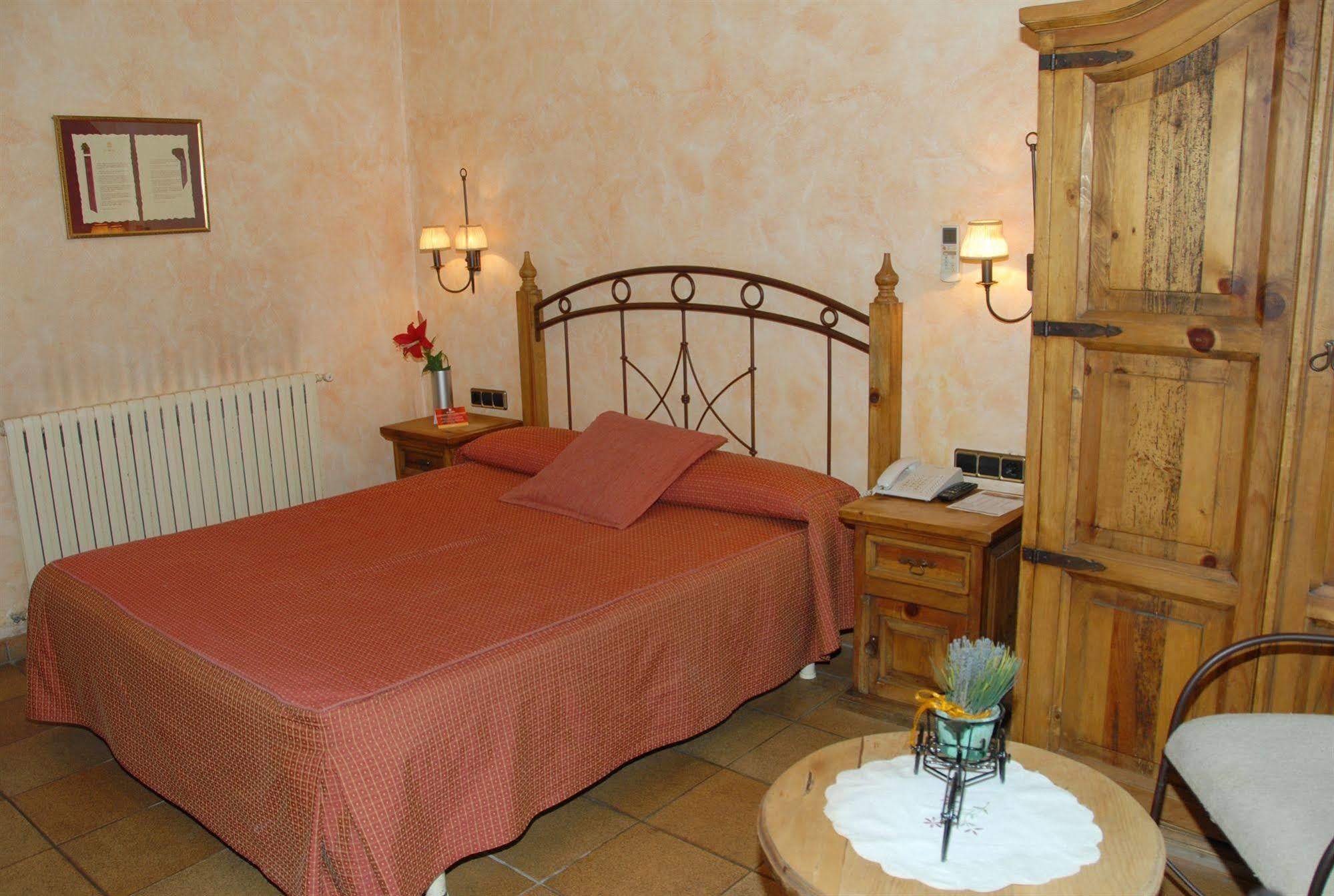 Hotel El Castell Сан-Бой-де-Льобрегат Экстерьер фото