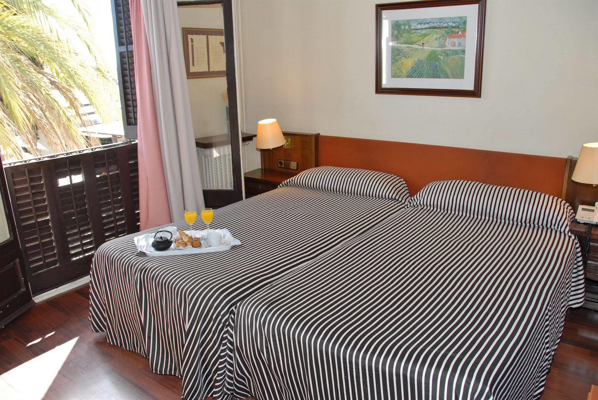 Hotel El Castell Сан-Бой-де-Льобрегат Экстерьер фото